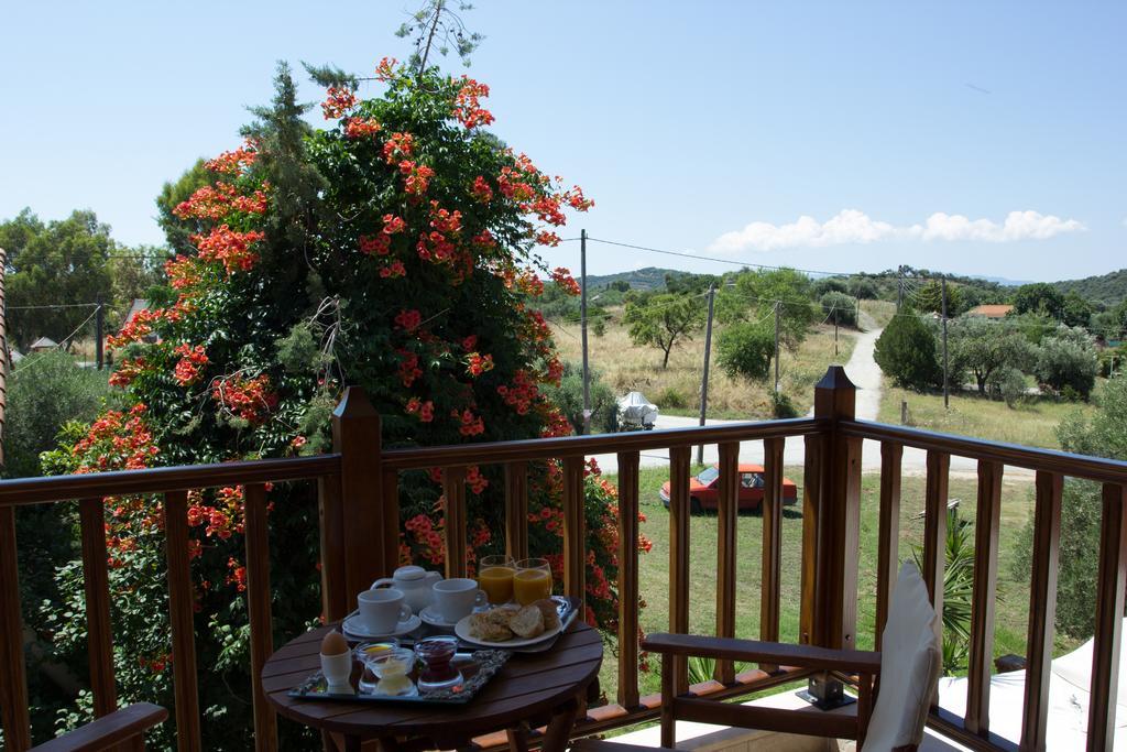 Hotel Ismini Amoliani Bagian luar foto