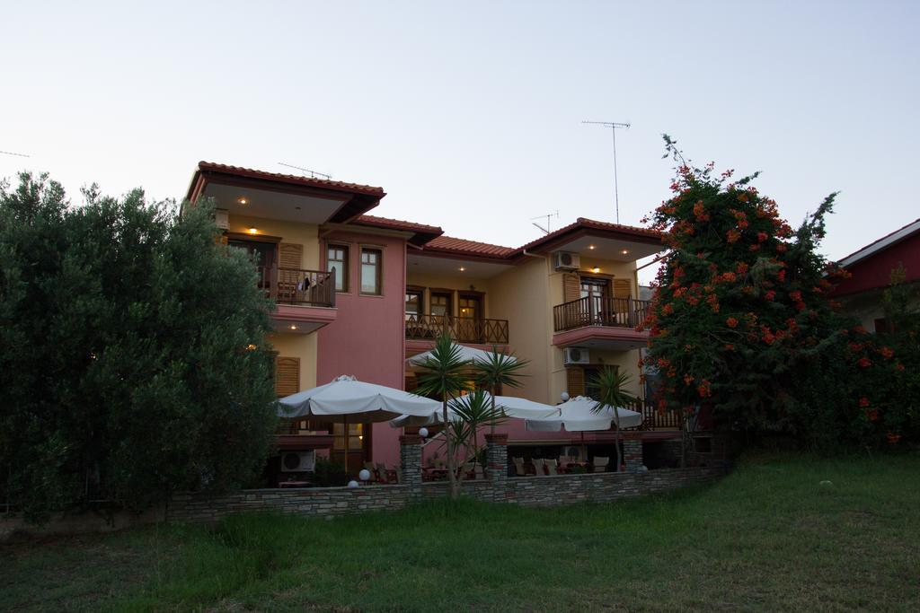 Hotel Ismini Amoliani Bagian luar foto